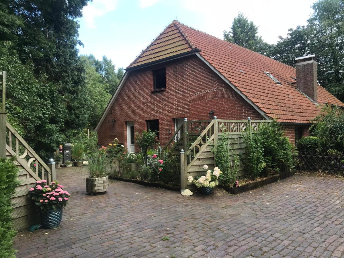 Ferienwohnung Gulfhaus, Mit Sauna Und Grossem Garten Apen Exterior foto