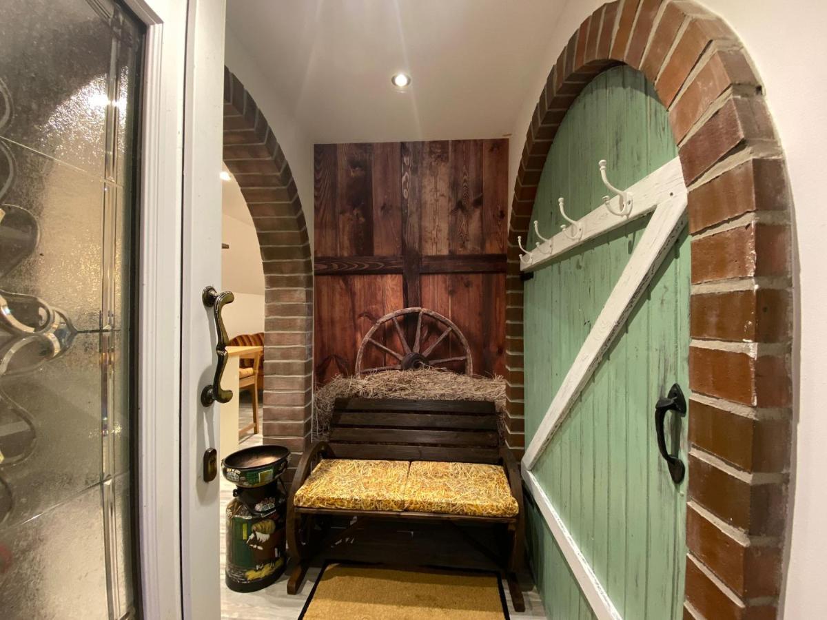Ferienwohnung Gulfhaus, Mit Sauna Und Grossem Garten Apen Exterior foto