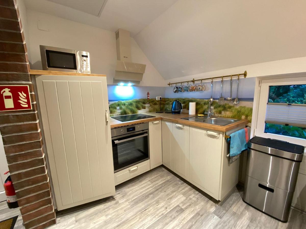 Ferienwohnung Gulfhaus, Mit Sauna Und Grossem Garten Apen Exterior foto