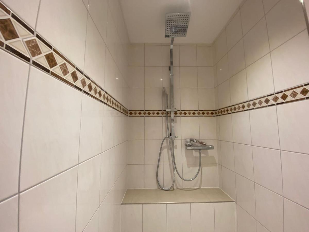 Ferienwohnung Gulfhaus, Mit Sauna Und Grossem Garten Apen Exterior foto