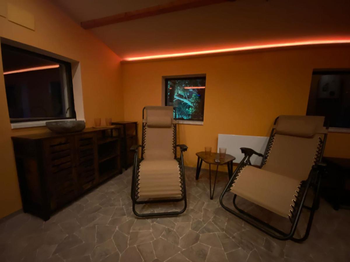 Ferienwohnung Gulfhaus, Mit Sauna Und Grossem Garten Apen Exterior foto
