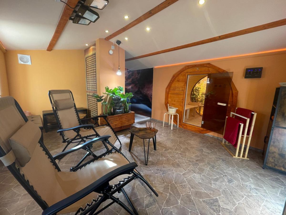 Ferienwohnung Gulfhaus, Mit Sauna Und Grossem Garten Apen Exterior foto