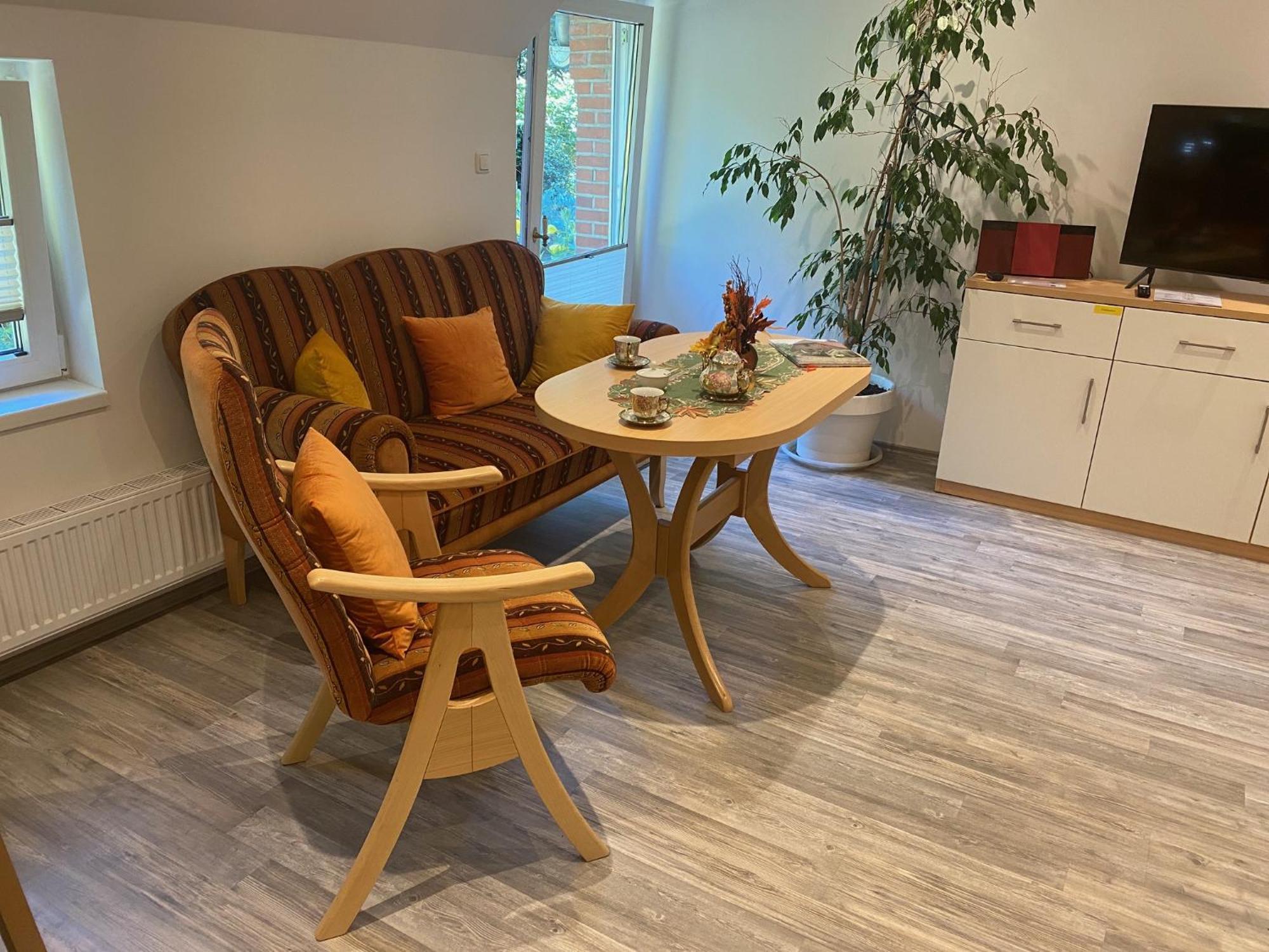 Ferienwohnung Gulfhaus, Mit Sauna Und Grossem Garten Apen Exterior foto